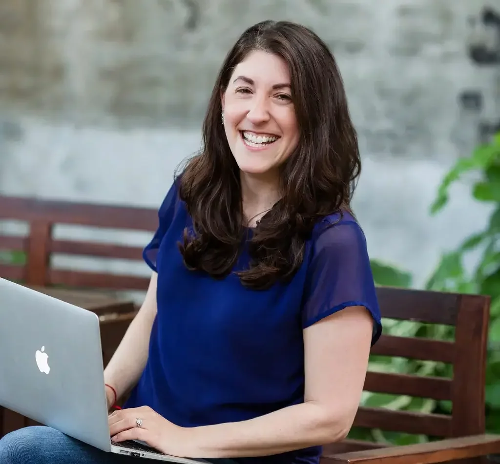 Bev_your_personal_tech_fairy_laptop_laughing Bev_your_personal_tech_fairy_laptop_laughing